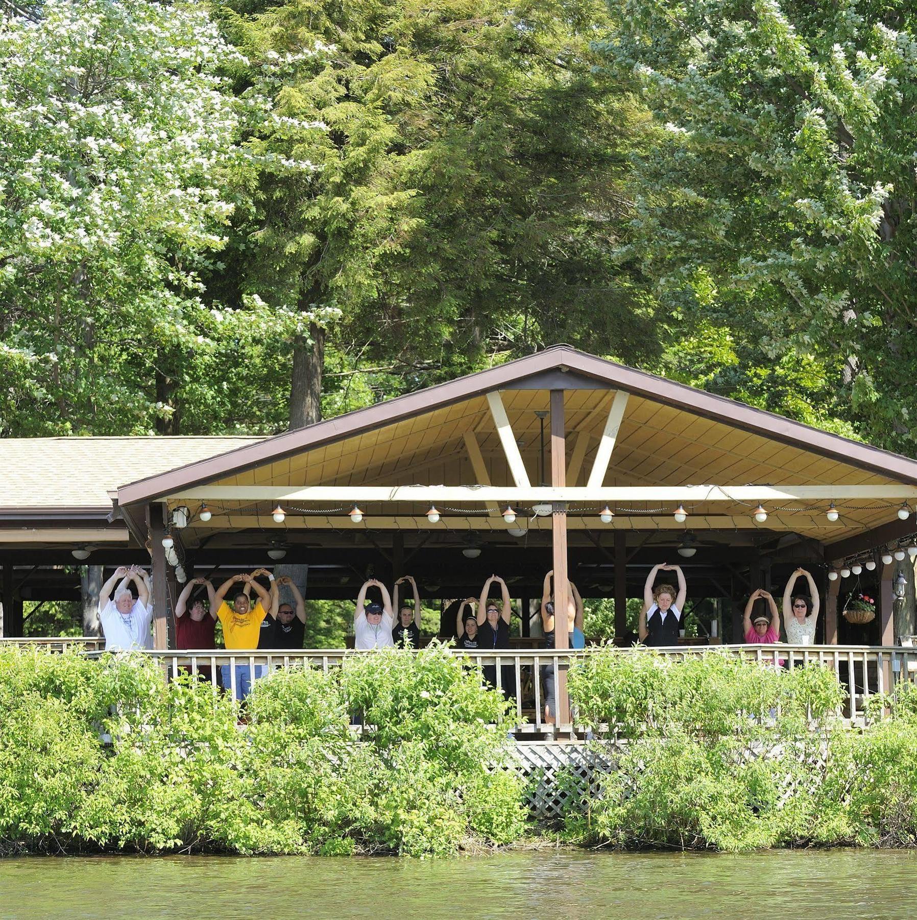 The Biggest Loser Resort Niagara Java Center Экстерьер фото
